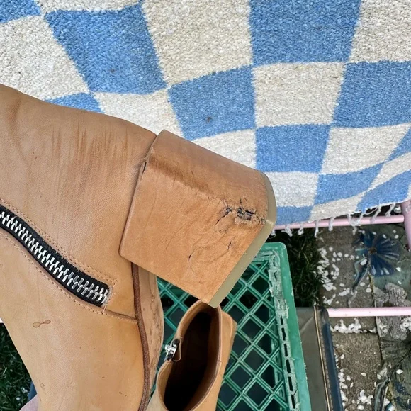 LoQ Nubuck Tan Leather Ankle Boots - Women's Stylish Zip-Up Boots - Picture 4 of 7